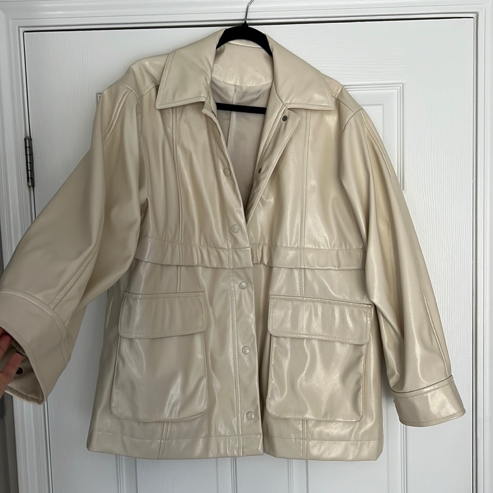 Madison Special: Synthetic leather beige jacket w/ removable bottom to crop